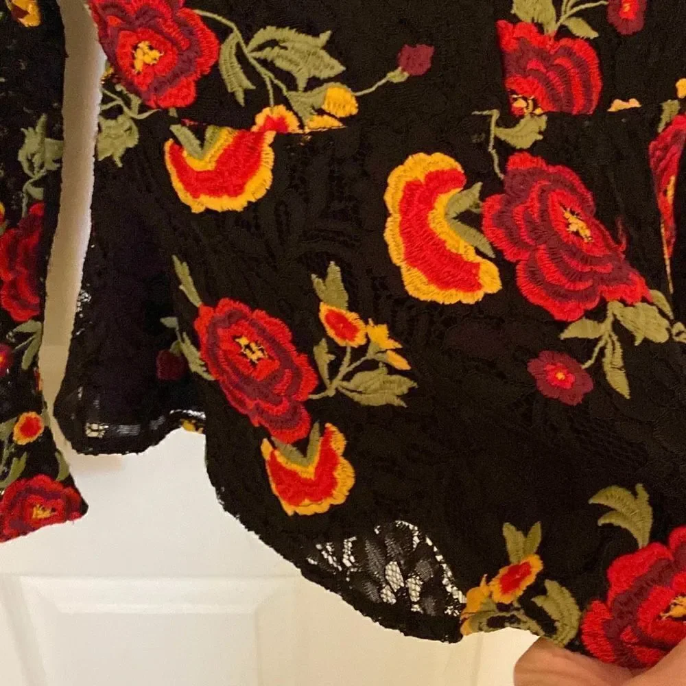 Alexa Admor Black Floral Lace Top, Size Small. - Picture 10 of 15